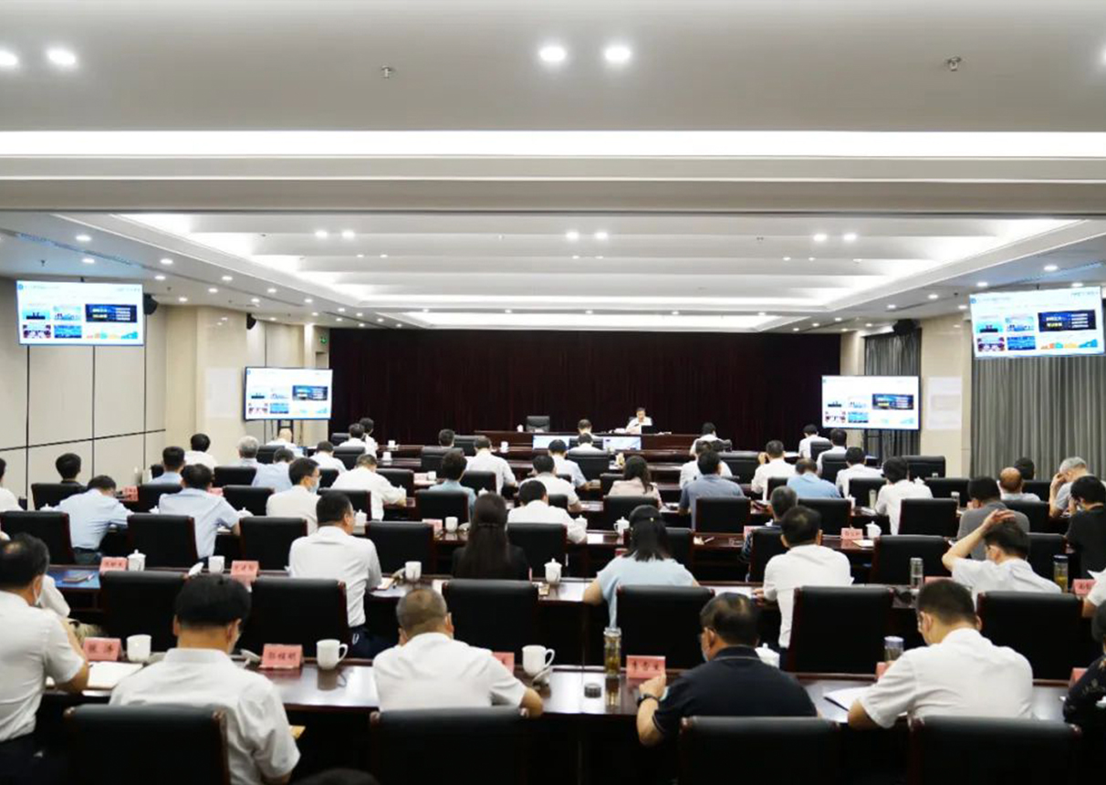 3044am永利电子为郑州市委理论学习中心组集体学习作专题辅导报告